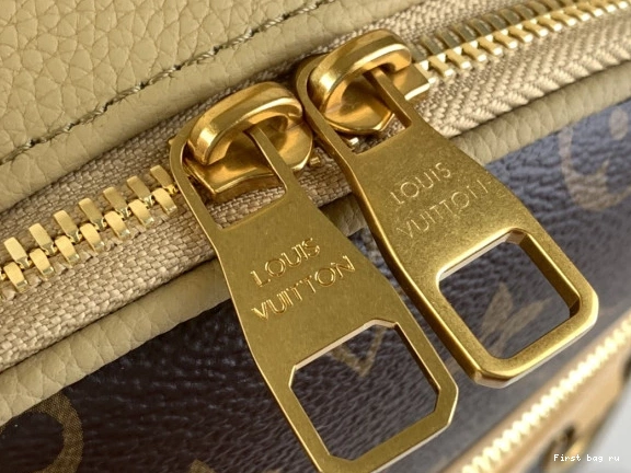 Frstbag ru Vuitton Ooutdoor Louis Backpack-44&19*31CM 0801